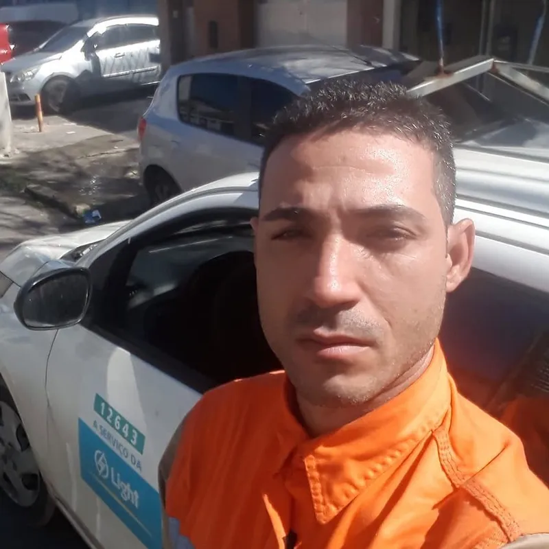 Hugo Souza, Mecânico de ar-condicionado
